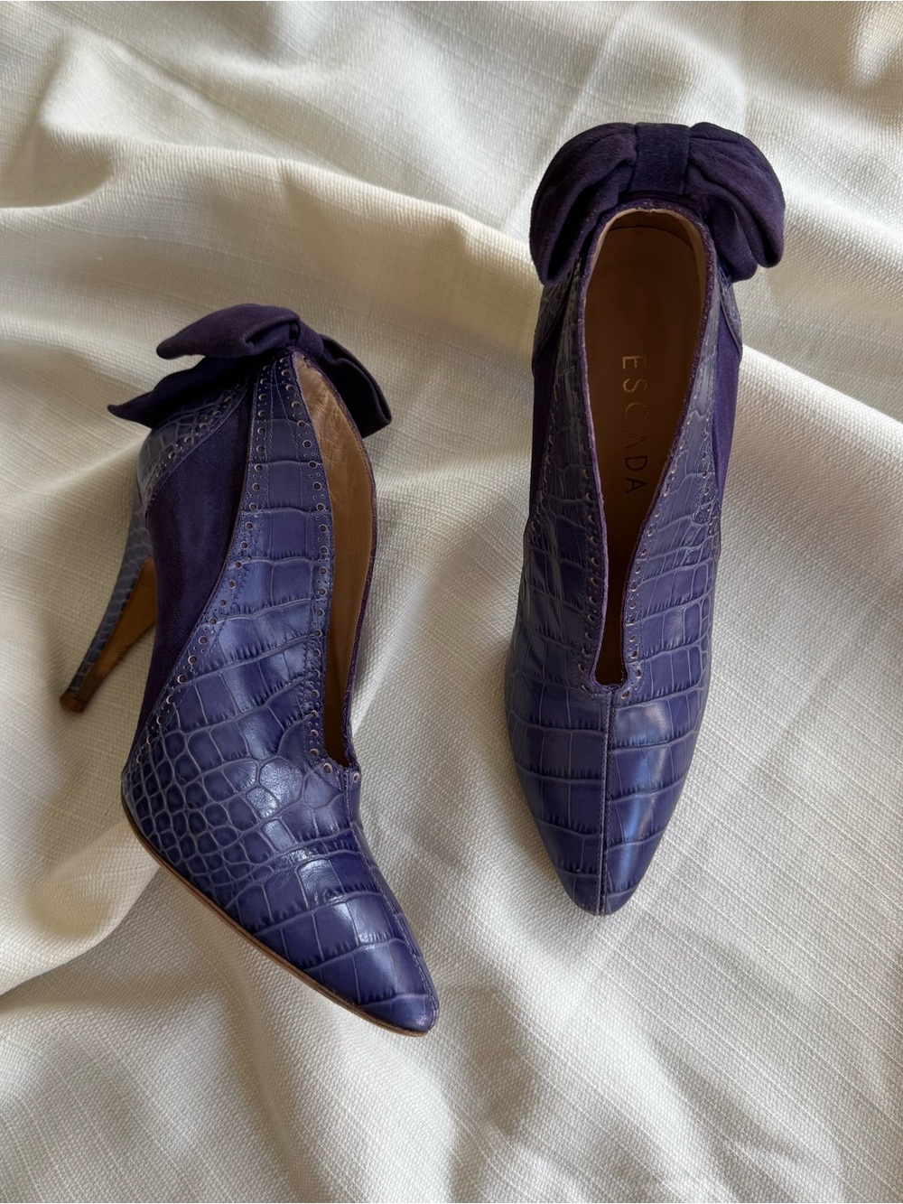 Vintage Escada Purple Croc-Embossed Pointed-Toe Heels with Bow